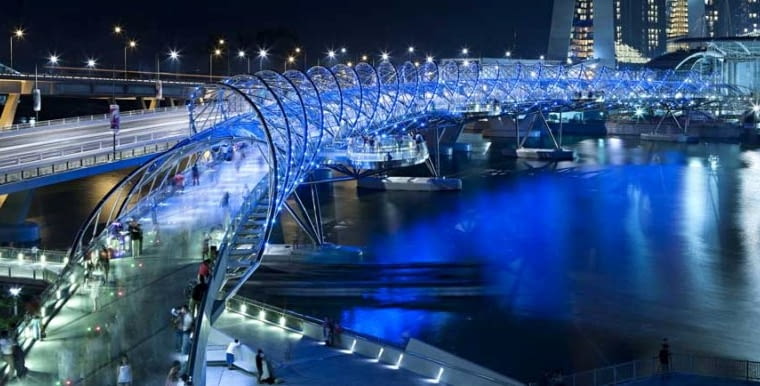 Helix Bridge - kładka dla pieszych w Singapurze nad zatoką Marina Bay. Uznana za najlepszą konstrukcję dla transportu w ramach World Architecture Festival 2010. Projekt: Cox Rayner Architects i Architects 61 konstrukcja, waf, singapur, most