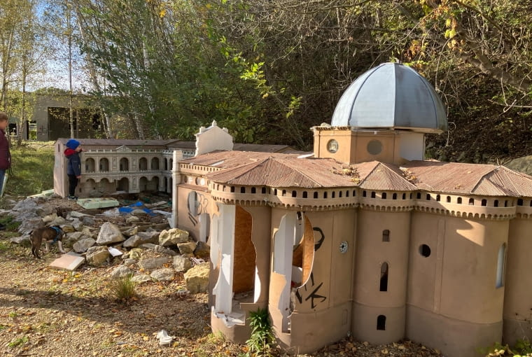Opuszczony Park Miniatur Sakralnych w Częstochowie