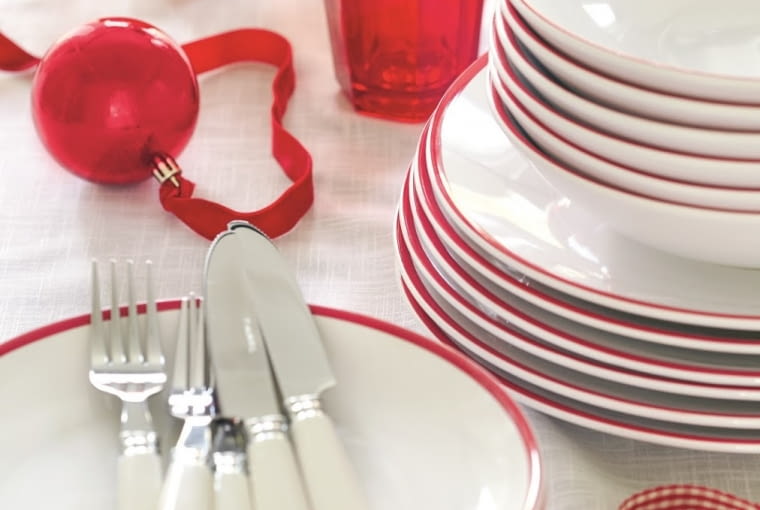 F&F Home: Zastawa stołowa 109,99 zł (18 szt.); Szklanka 3,49 zł; Widelec 2,49 zł/szt; Nóż 2,99 zł/szt. zastawa, F&F, F&F Home, święta, boże narodzenie