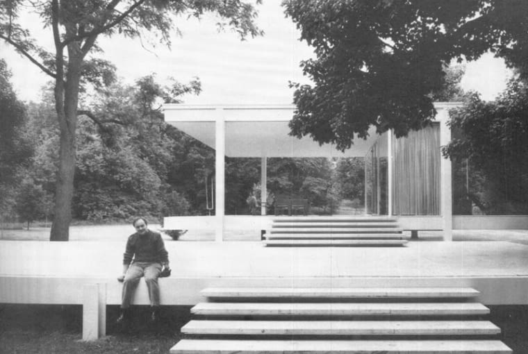 Farnsworth House od Mies van der Rohe. Ten wybudowany w latach 1945-50 letniskowy dom dla zamożnej lekarki stanowi najbardziej radykalną realizację modernistycznych dogmatów w całym XX wieku modernizm, mies van der rohe, wieżowiec, usa, architekt