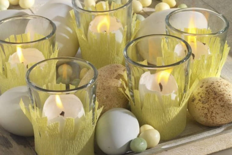 Wielkanoc. Lampiony na świeczki Kerzensand in Eierhälften in Gläsern mit Kreppapiermanschetten SLOWA KLUCZOWE: Dekoration Endress Idee Kerzen Krepppapier Manschetten Osterdekoration Osterei Ostereier Ostertische Selbermachen Windlichter kreativ österlich *** Local Caption *** 00041563