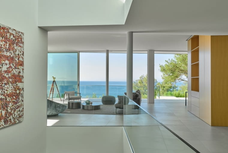 Konstrukcja tarasowa: Marlene Uldschmidt po mistrzowsku zintegrowała formację skalną z architekturą. Konstrukcja tarasowa: Marlene Uldschmidt po mistrzowsku zintegrowała formację skalną z architekturą.