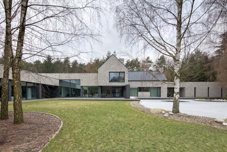 RE: HORIZONTAL HOUSE - dom pod Łodzią projektu REFORM Architekt RE: HORIZONTAL HOUSE - dom pod Łodzią projektu REFORM Architekt