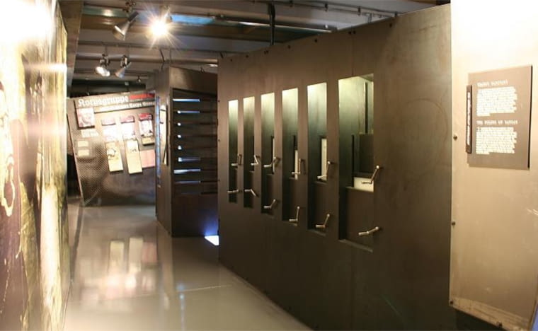 Fragmenty ekspozycji stałej Muzeum Powstania Warszawskiego