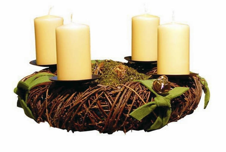 Ozdoby adwentowe. Wieniec upleciony z pędów wierzbowych