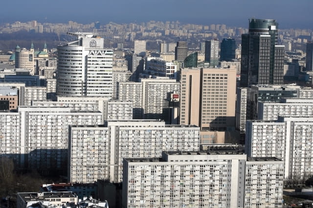 Panorama Warszawy: Westin, wieżowiec PZU, Osiedle Za Żelazną Bramą 07.03.2011 WARSZAWA , PANORAMA WARSZAWY , DZIELNICA WOLA , WIDOK Z WARSAW TRADE CENTER NA : BUDYNEK PZU , HOTEL WESTIN , BUDYNEK TP S.A. , OSIEDLE ZA ZELAZNA BRAMA . FOT. JACEK LAGOWSKI / AGENCJA GAZETA
