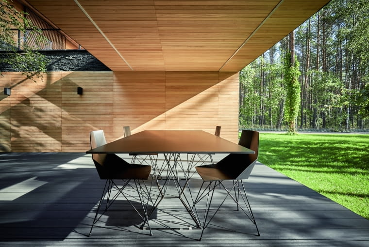 Termoabachi to egzotyczne drewno, które charakteryzuje się lekkością, stabilnością oraz odpornością na wilgoć