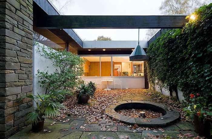 Pescher House, 1968 Ta willa powstała w Wuppertalu, mieście, w którym Neutra spędził ostatnie lata swego życia. Dziś to jednej z najlepiej zachowanych domów projektu słynnego modernisty w Europie. richard neutra, niemcy, modernizm, szwajcaria, wystawa, dom jednorodzinny