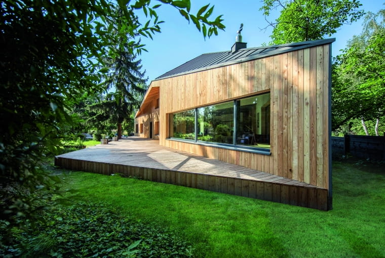 Nieregularna bryła z niesymetrycznym dachem na Mazowszu Domy o wyjątkowej architekturze