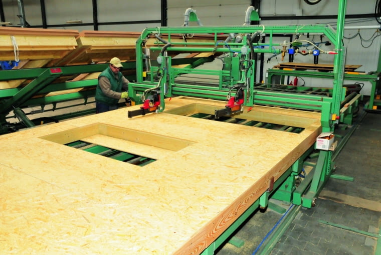 Przygotowanie elementów prefabrykowanych w kontrolowanych warunkach, pod czujnym okiem specjalistów, zapewnia wysoką jakość i redukcję odpadów Przygotowanie elementów prefabrykowanych w kontrolowanych warunkach, pod czujnym okiem specjalistów, zapewnia wysoką jakość i redukcję odpadów