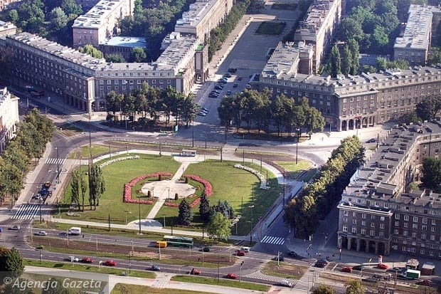 Socrealizm w Polsce: Plac Centralny w Nowej Hucie Socrealizm w Polsce: Plac Centralny w Nowej Hucie