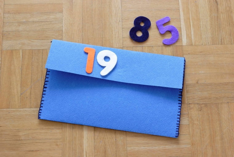 WNETRZA DEKORACJE FILCOWE KOPERTY - WYKONANIE KROK PO KROKU STYLIZACJA JOLANTA KOLARY , KINGA KOLARY FOT. RADOSLAW WOJNAR PUBLIKACJA CZTERY KATY NR 9 (191) - 9 2007 SLOWA KLUCZOWE: WNETRZA PLASTYKA ZDJĘCIE DO WKŁADKI: PUBLIKACJA CZTERY KATY NR 9 (191) - CZASOPISMA