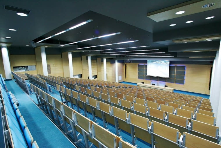 Centrum kliniczno-Dydaktyczne w Łodzi 02.03.2011 LODZ , CENTRUM KLINICZNO DYDAKTYCZNE UNIWERSYTETU LODZKIEGO WNETRZA CKD , PRACE WYKONCZENIOWE I BUDOWLANE NAJWIEKSZEGO OBIEKTU MEDYCZNEGO W POLSCE . FOT. TOMASZ STANCZAK / AGENCJA GAZETA SLOWA KLUCZOWE: BUDOWA MEDYCYNA INWESTYCJE ZDROWIE