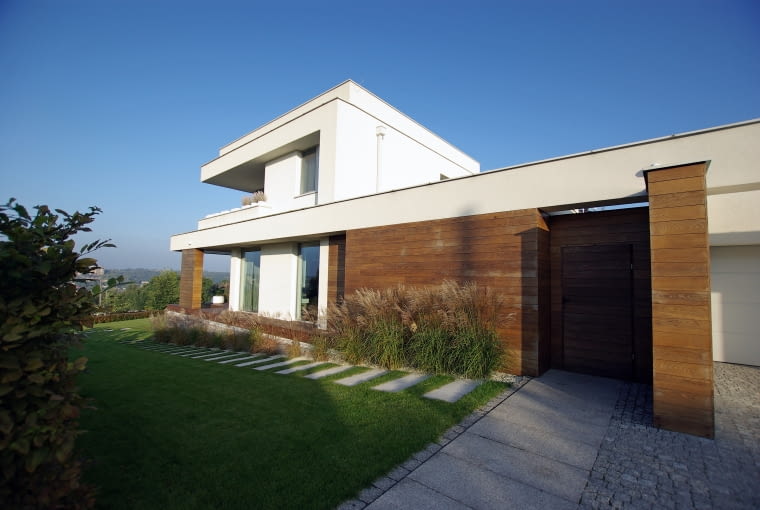 Dom z dziedzińcem w Starachowicach. Proj. MAG Architekci Marcin Grzyb Dom z dziedzińcem w Starachowicach. Proj. MAG Architekci Marcin Grzyb; Włodzimierz Sidorczuk