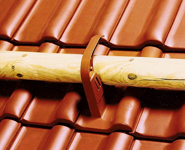 Drewniany bal na dachu - zabezpieczenie przed śniegiem BAL PRZECIWSNIEZNY PUBLIKACJA LADNY DOM NR 2 (76) - 2.2005