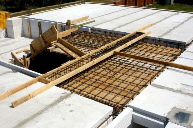 Bez odpowiedniego zbrojenia nie da się wykonać stropów prefabrykowanych budowa domu, strop, zbrojenie