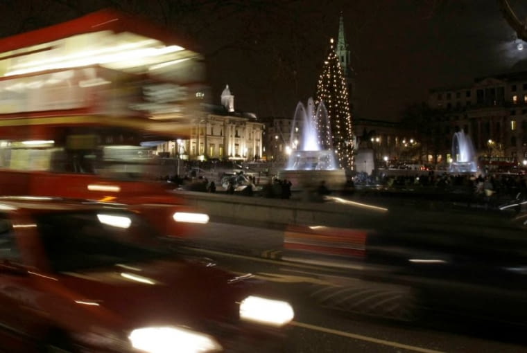 Anglia: plac Trafalgar Square w Londynie ze świąteczną choinką londyn, dekoracje, święta, choinka