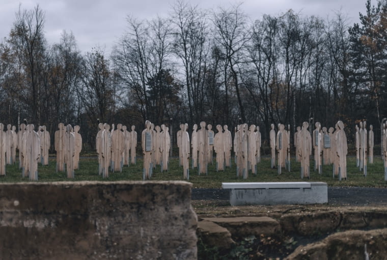 Wyróżnienie: zespół VIDIFILM oraz Centralne Muzeum Jeńców Wojennych. Realizacja: wystawa "Miejsce z Blizną" Wyróżnienie: zespół VIDIFILM oraz Centralne Muzeum Jeńców Wojennych. Realizacja: wystawa "Miejsce z Blizną"