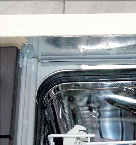 Blat nad zmywarką - powinien mieć od spodu naklejoną folię odbijającą ciepło