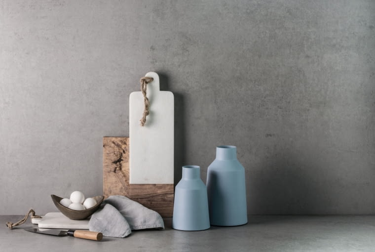 Jednolite wykończenie blatu i ściany nad nim tworzy harmonijną całość.