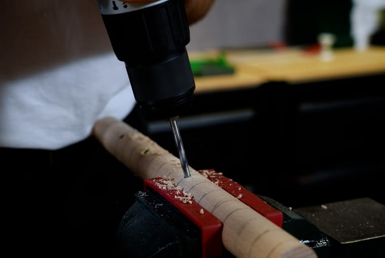 Wier cenie otworów w okrągłym drewnie (B) Wier cenie otworów w okrągłym drewnie (B)