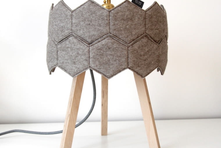 Lampka stołowa Grahamka. Cena 350 zł prezenty świąteczne design