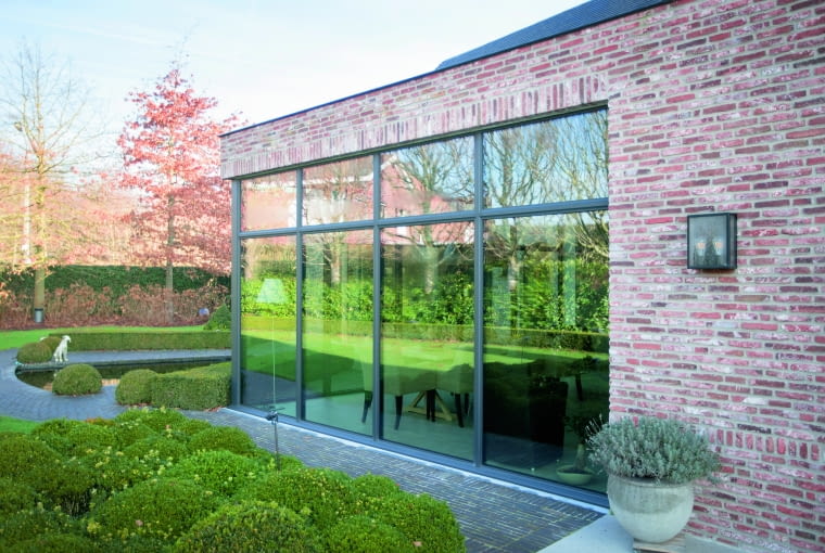 Stolarka otworowa ma duży wpływ na użytkowanie budynku i związane z tym wydatki, dlatego decyzji o jej wyborze nie powinniśmy podejmować w pośpiechu Stolarka otworowa ma duży wpływ na użytkowanie budynku i związane z tym wydatki, dlatego decyzji o jej wyborze nie powinniśmy podejmować w pośpiechu