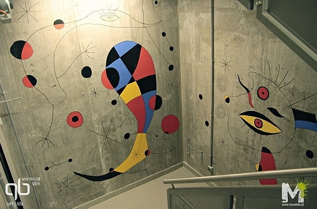 Klatka schodowa Woronicza Qbik, proj. Muralist klatka schodowa, streetart, murale w domu, mural w mieszkaniu