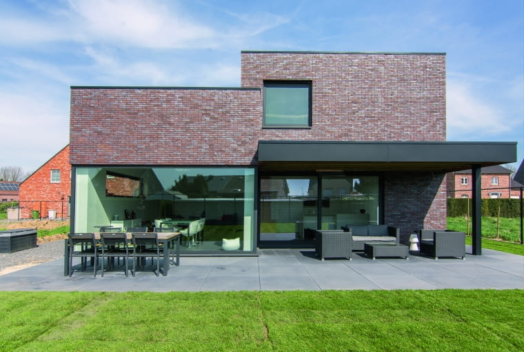 Dom z ceglaną elewacją Dom z ceglaną elewacją