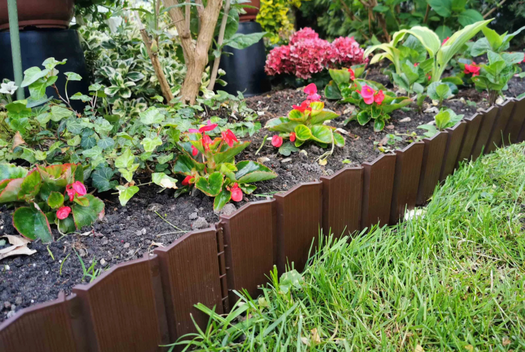 Scala Plastics jest jednym z dystrybutorów palisad i obrzeży Stella Green.