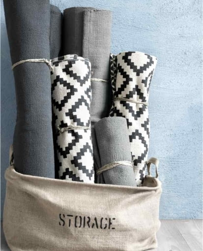 H&M Home: kosz z juty do przechowywania. Cena: 49,90 zł. H&M Home, łazienka, dodatki do łazienki, tekstylia