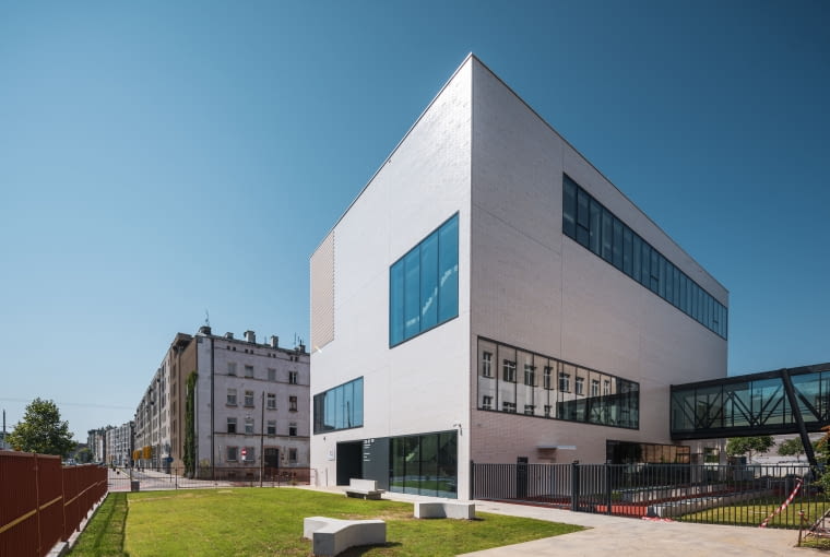 III miejsce: Blok sportowy przy Liceum Ogólnokształcącym nr XIII we Wrocławiu. Proj. Arch_it III miejsce: Blok sportowy przy Liceum Ogólnokształcącym nr XIII we Wrocławiu. Proj. Arch_it