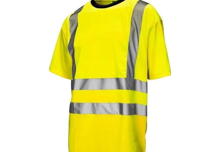 Fluorescencyjny t-shirt z odblaskami. Idealny do pracy na drodze lub w jej pobliżu. Klasa ostrzegania: 2 dla M, 3 dla L-XXL. Materiał: 100 % poliester. Cena: 39,49 zł
