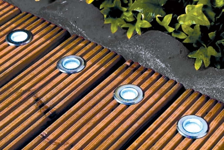 Lampy punktowe LED/JULA. Wpuszczane; IP44, do oświetlenia ogrodu. Cena: 89,99 zł (4 szt.), www.jula.pl