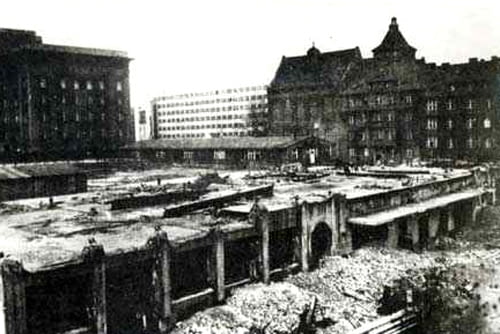 Pozostałości po rozebranym przez hitlerowców Muzeum Śląskim - zdjęcie prawdopodobnie z 1945 roku katowice, śląsk, muzeum, modernizm, architektura, budynek