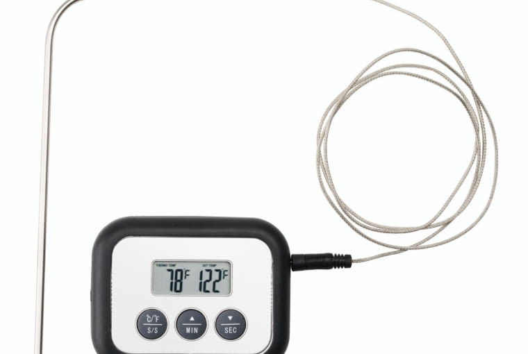 Kontrola nad tem- peraturą pieczeni poprawi jej smak. FANTAST, tworzywo sztuczne, stal i aluminium, 9 x 7 cm, długość przewodu 20 cm 25,99 zł IKEA.