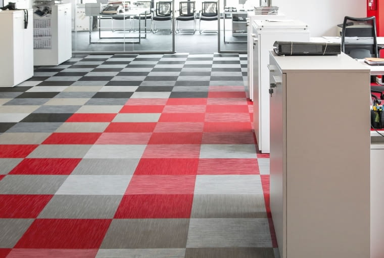 Tkane wykładziny winylowe – czym są i kiedy je stosować?