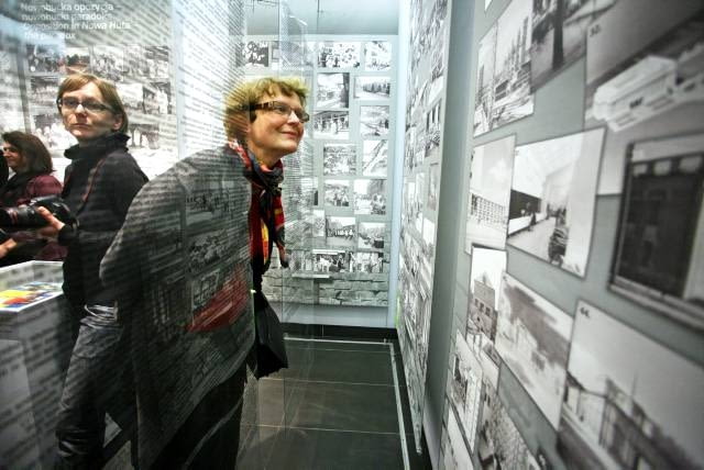 Wystawę 'Nowa Huta 1949+', ukazującą dzieje Nowej Huty w pigułce, otwarto w oddziale Muzeum Historycznego Krakowa na nowohuckim osiedlu Słonecznym 12.01.2010 KRAKOW , OTWARCIE WYSTAWY