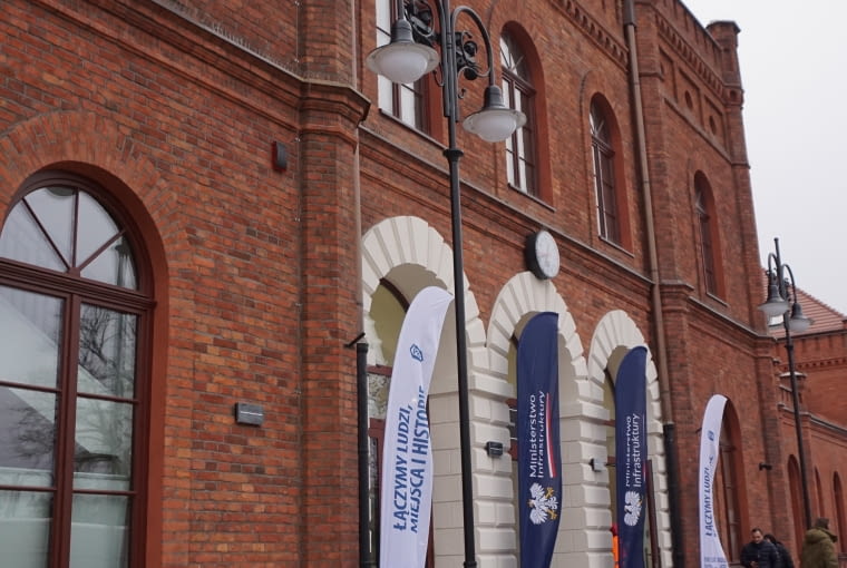 Dworzec kolejowy w Skierniewicach - obecnie Dworzec kolejowy w Skierniewicach - obecnie