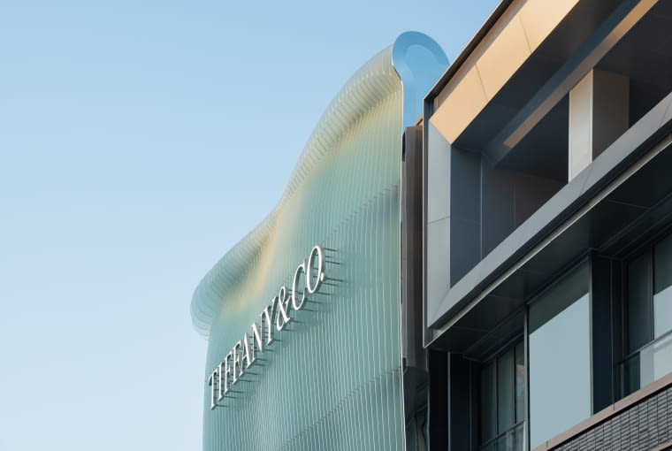 Flagowy sklep Tiffany & Co. w Pekinie z fasadą projektu MVRDV