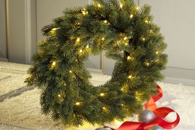 Świąteczna oferta w Jysk: Wieniec FENRIS Ś40cm z/LED timer, 53,96 zł Świąteczna oferta w Jysk