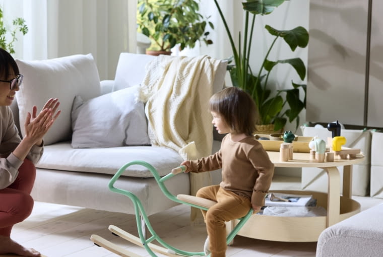 Elegancki bujak i solidna deska do balansowania z klejonego warstwowo drewna brzozowego. To trening koordynacji, świetna ozdoba i niesamowita frajda!