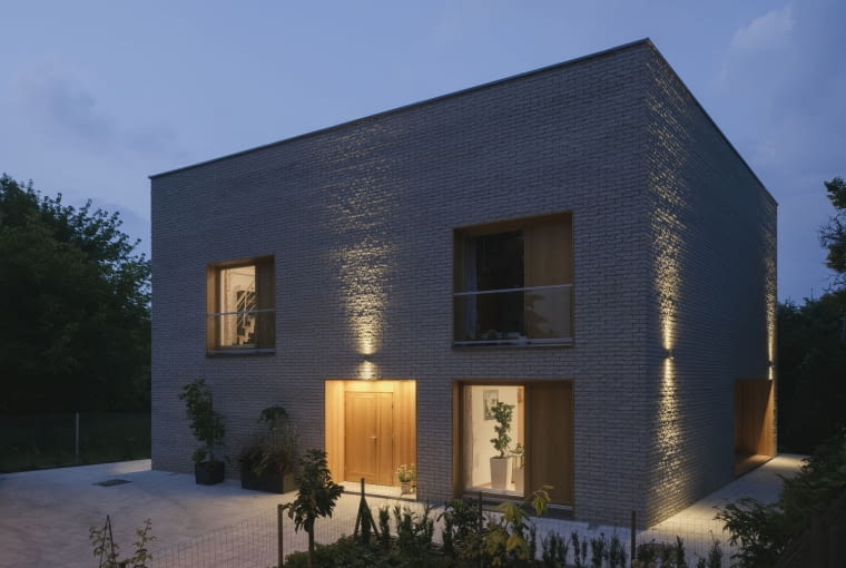 Jednorodzinny dom w Warszawie o powierzchni 265 mkw. Projekt: MFRMGR ARCHITEKCI: Marta Frejda, Michał Gratkowski, Waldemar Nowicki, Jarosław Urbański