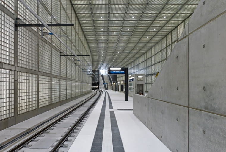 Podziemna stacja kolejowa w Lipsku zaprojektowana przez Maxa Dudlera Podziemna stacja kolejowa w Lipsku zaprojektowana przez Maxa Dudlera