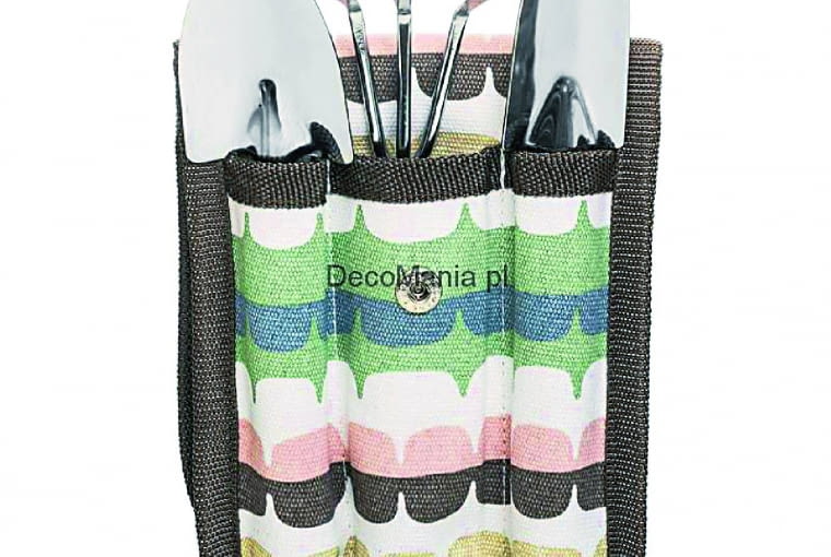 Zestaw narzędzi ogrodowych Sagaform, w etui z bawełny i poliestru o wym. 21×12,5 cm, ok. 78 zł, DecoMania.
