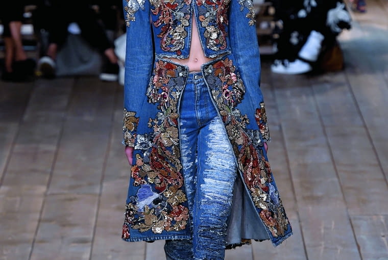 pAlexander_McQueen Ready to wear spring summer 2016 Paris; fashion week october 2015PHOTO: EAST NEWS / ZEPPELIN