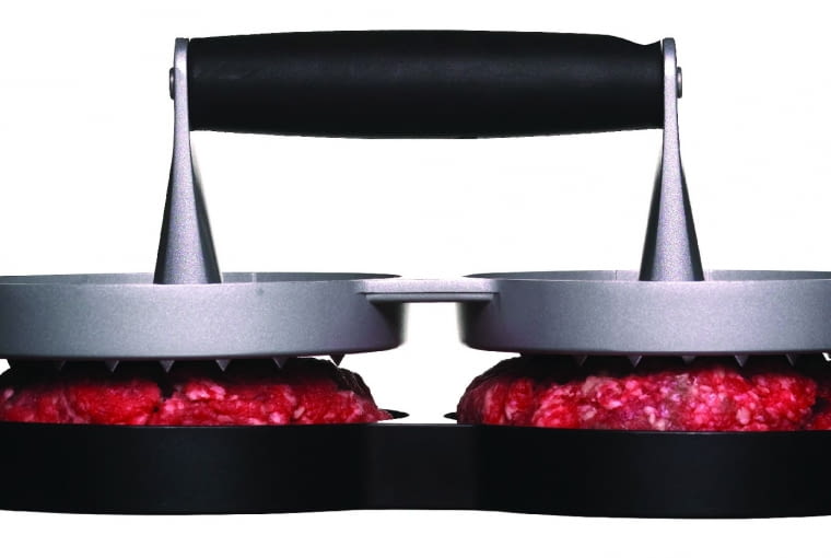 Podwójna praska do hamburgerów/SAGAFORM/FIDE.PL Dzięki niej łatwo i szybko można uformować z mięsa kotlety do hamburgerów. Cena: 119,90 zł, www.fide.pl 016