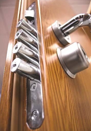 Wkładkę do drzwi można wymontować i zastąpić nową Wkładkę do drzwi można wymontować i zastąpić nową