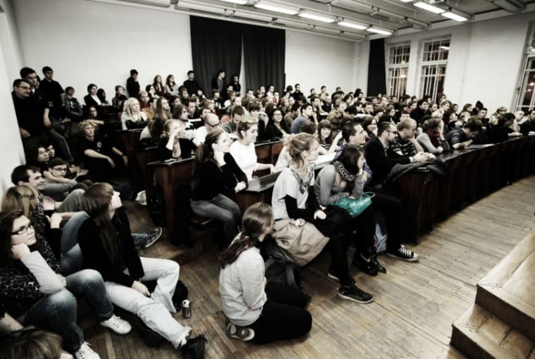 Czwarte spotkanie z cyklu Polska Bryła z Mikołajem Kadłubowskim i Krzysztofem Mycielskim, współwłaścicielami pracowni architektonicznej Grupa 5 grupa 5 polska bryła wykład mikołaj kadłubowski krzysztof mycielski