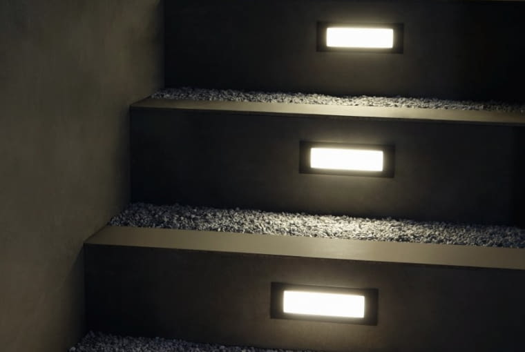 Lampy można montować w podstopnicach w każdym stopniu lub w paliczkach schodów, LED Blooma Neihart
